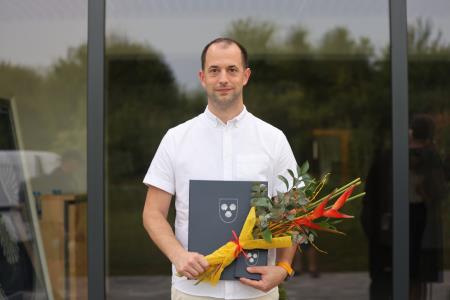 Mirna, praznik 2024 - Jure - prevzel namesto strica MIlana Skufce, prejemnik zahvale,  foto Studio PraprotKa (11)